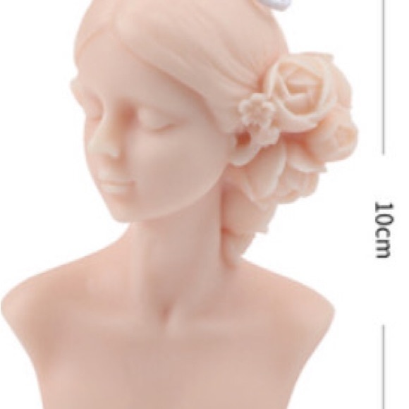 The Lady - Picture 2 of 2